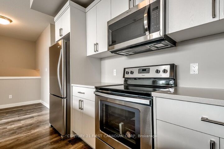 Property Photo:  