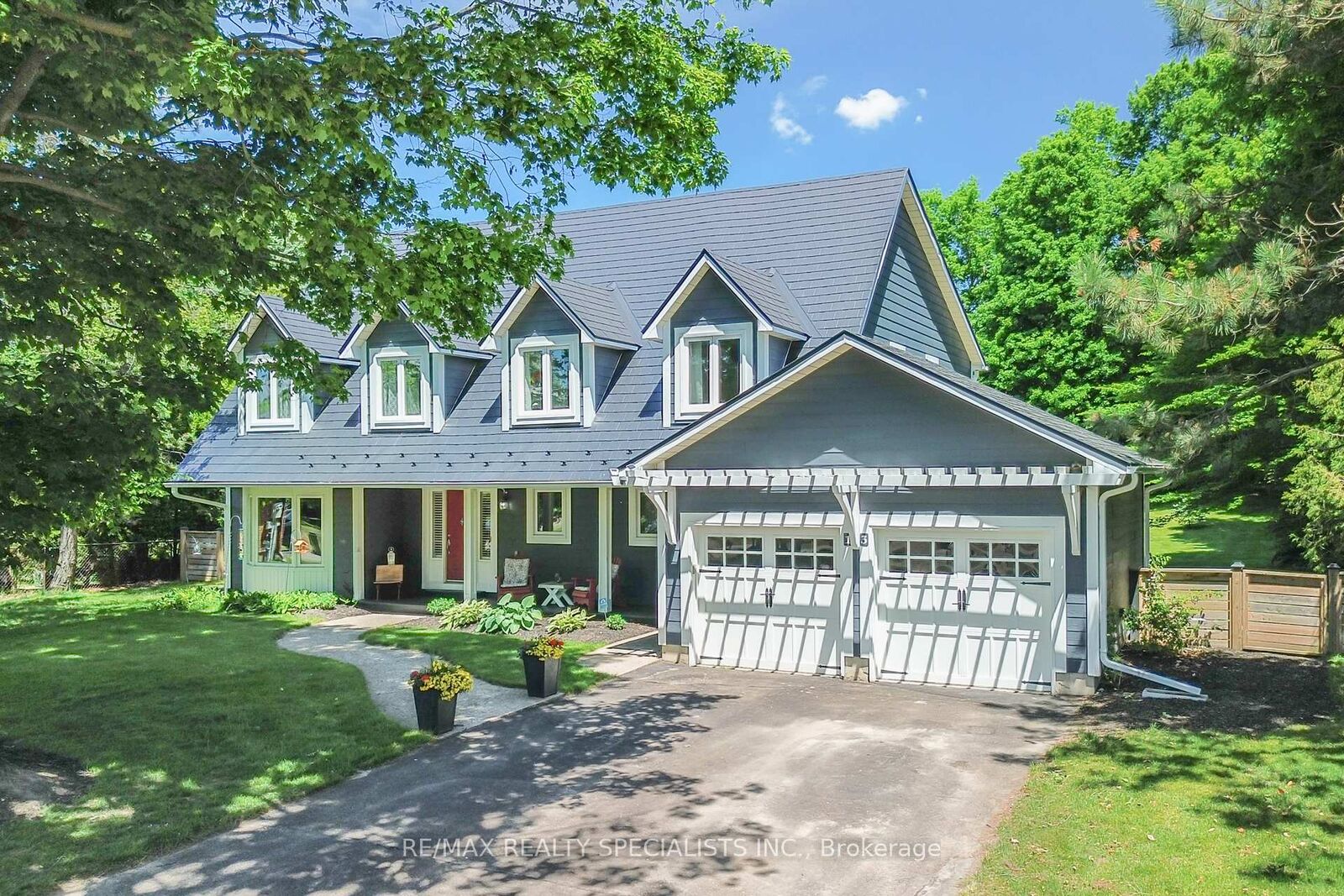 Property Photo: 13 Snowberry Court ON L7K 0B5