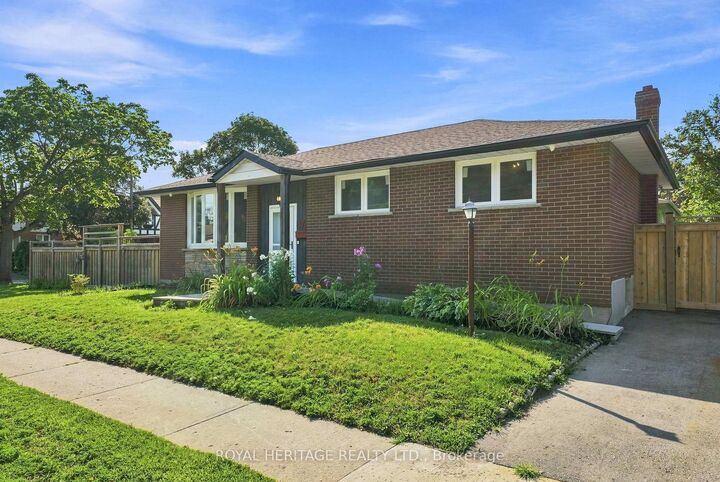 Property Photo:  471 Rossland Road E  ON L1G 2X3 
