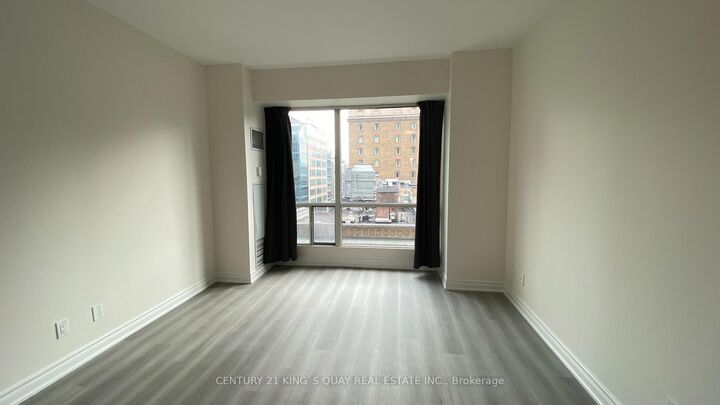7 King Street E 1214 — photo 1