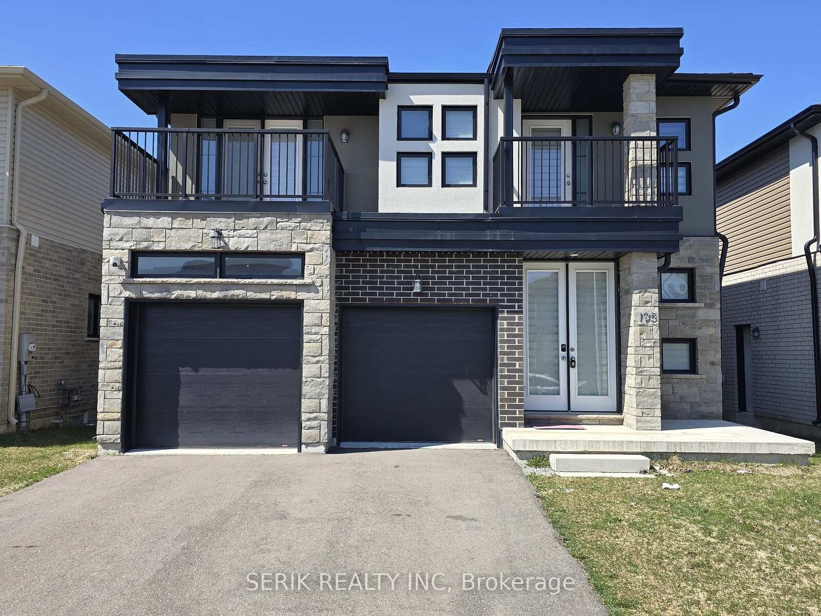 Property Photo:  195 Pilkington Street  ON L2V 1K5 