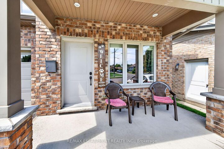 Property Photo:  17 Grantham Avenue S  ON L2P 3B3 
