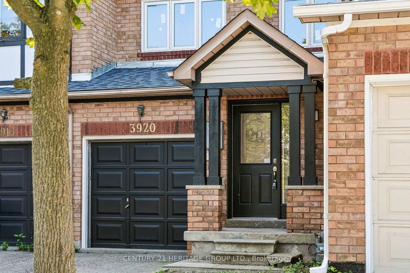 Property Photo: 3920 Zenith Court ON L5N 7H7