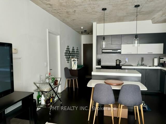 Property Photo: 55 Stewart Street 613 ON M5V 2V1