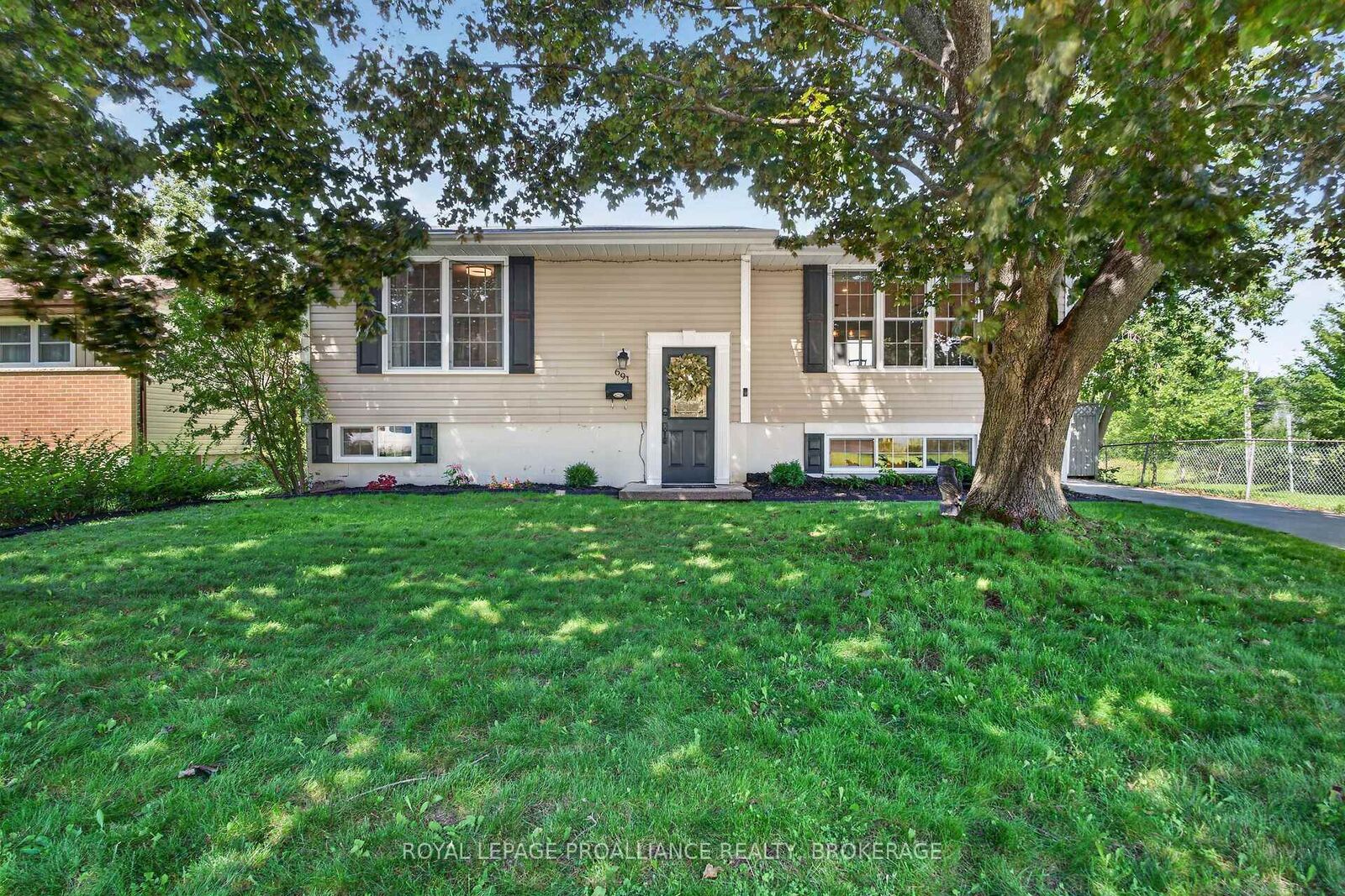 Property Photo:  691 Aylmer Crescent  ON K7M 6L7 