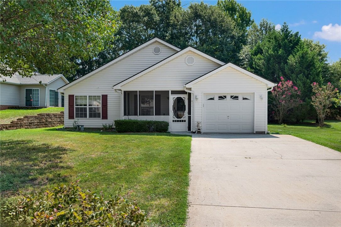 Property Photo: 611 Hunters Lane SC 29625