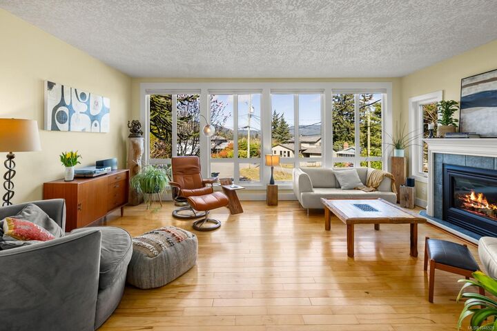 Property Photo: 3223 Sedgwick Dr BC V9C 3K2