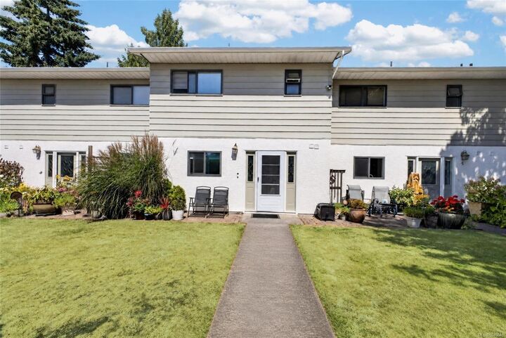 Property Photo: 864 Swan St #3 BC V8X 2Z3