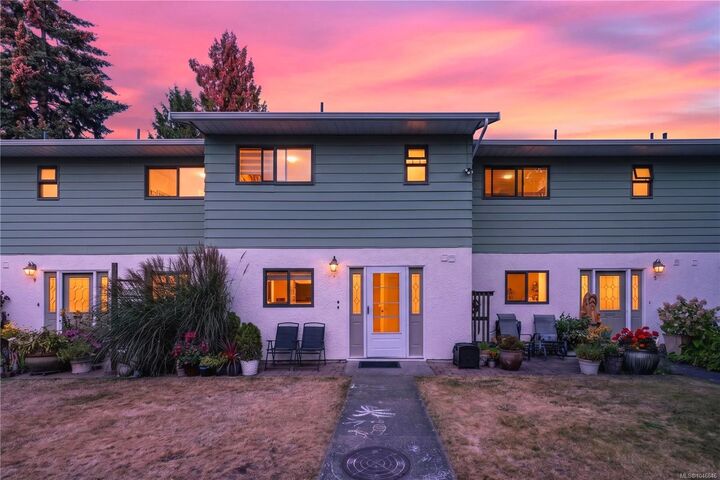 Property Photo: 864 Swan St #3 BC V8X 2Z3