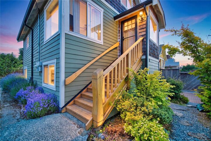 Property Photo: 726 Haliburton St BC V9R 4W7