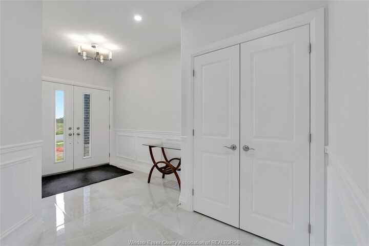 Property Photo: 33 Eagle ON N8H 3V4