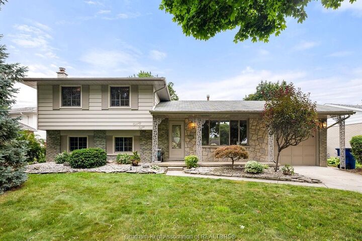 98 Cardinal Crescent — photo 1