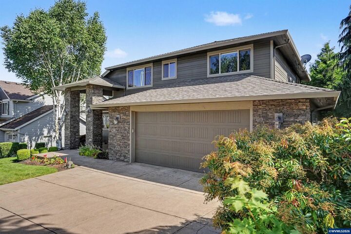 Property Photo: 822 Majestic View Av SE OR 97306