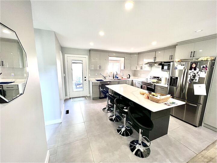 7376 123 Street — photo 1