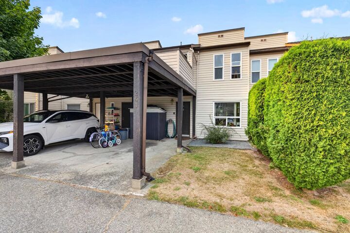 Property Photo: 27411 28 Avenue 241 BC V4W 3V1