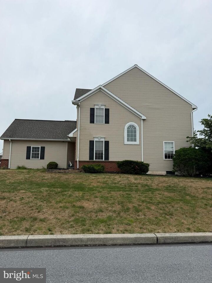 Property Photo: 470 Oak Lane PA 17078