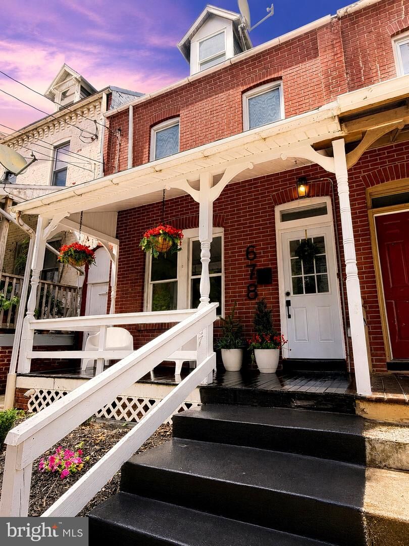 Property Photo:  678 Union Street  PA 17603 