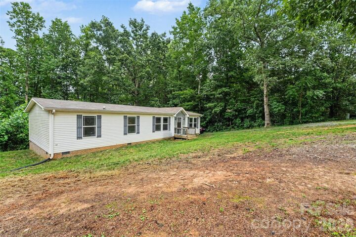 Property Photo: 2998 Wilderness Trace NC 28610