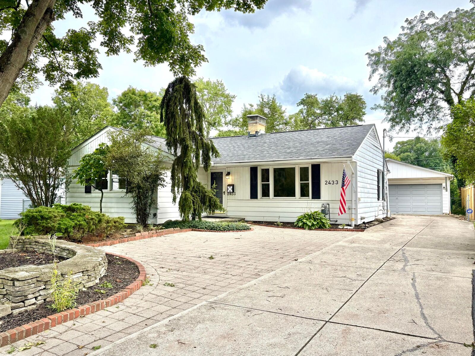 Property Photo:  2433 Fishinger Road  OH 43221 