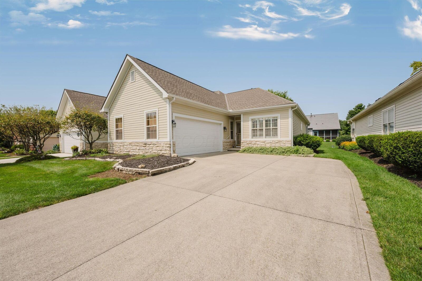 Property Photo: 336 Wyndham S Park OH 43082
