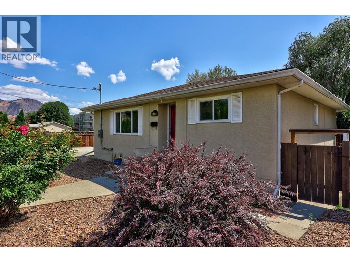 Property Photo:  875 Surrey Avenue  BC V2B 1P7 