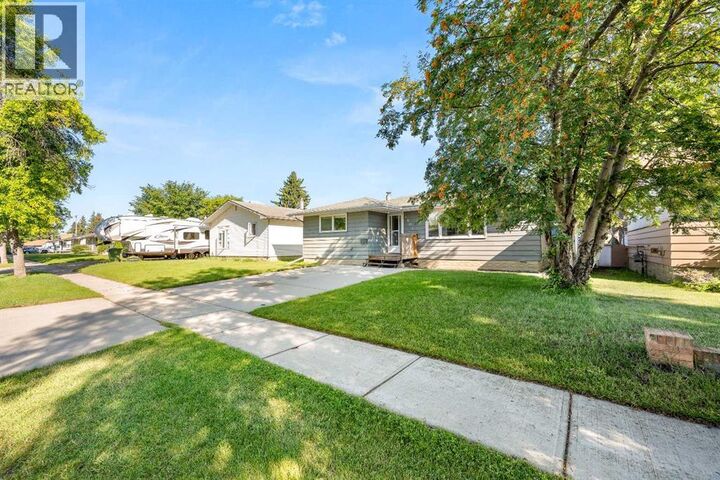 Property Photo:  4804 38 Street  SK S9V 0B3 