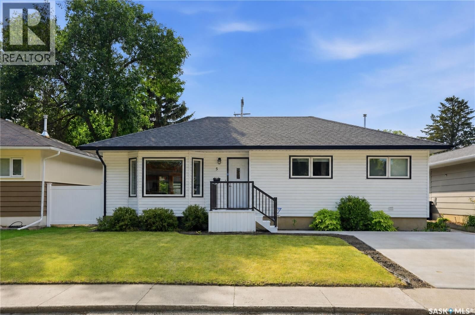 Property Photo: 5 Stewart Avenue SK S7L 3S5