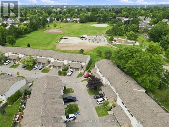 Property Photo: 193 Deveron Crescent ON N5Z 4J7
