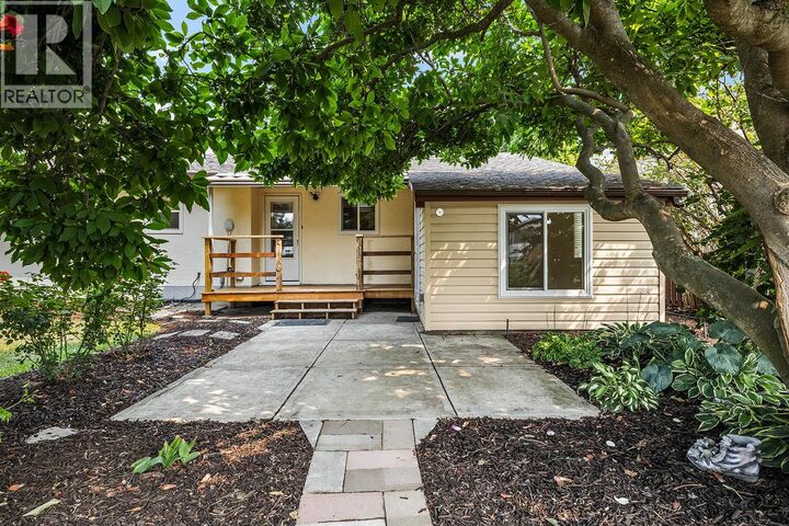 Property Photo:  748 Hollywood Road North  BC V1X 5Y7 