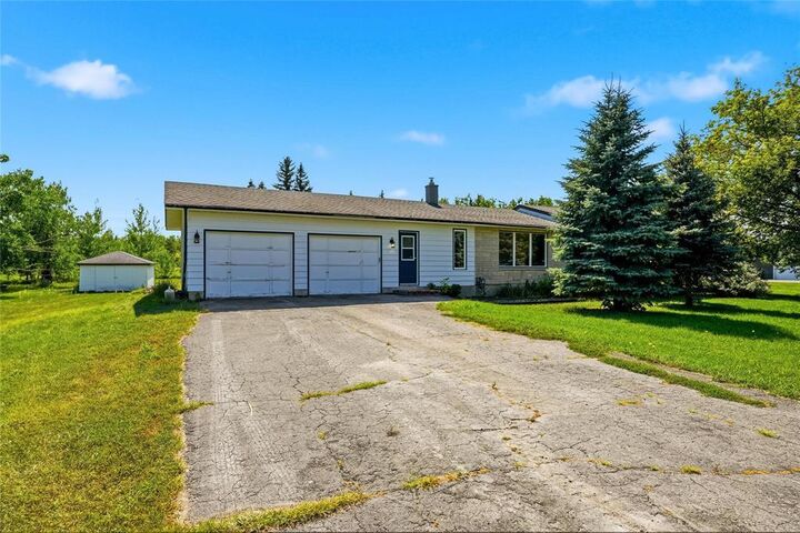 Property Photo: 16 Willow Drive South MB R0E 0C0