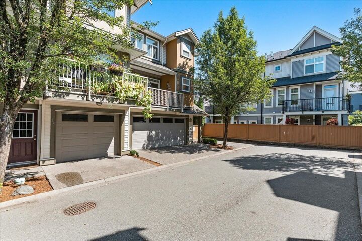 Photo de la propriété:  5623 Teskey Way 13  BC V2R 0K9 