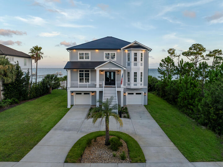 Property Photo: 1610 Winding Shore Drive FL 32563