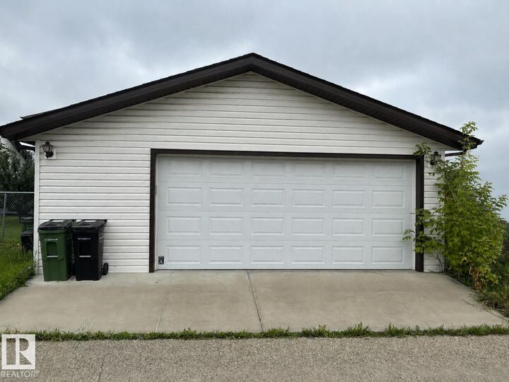 Property Photo:  21243 91 Avenue NW  AB T5T 0W4 