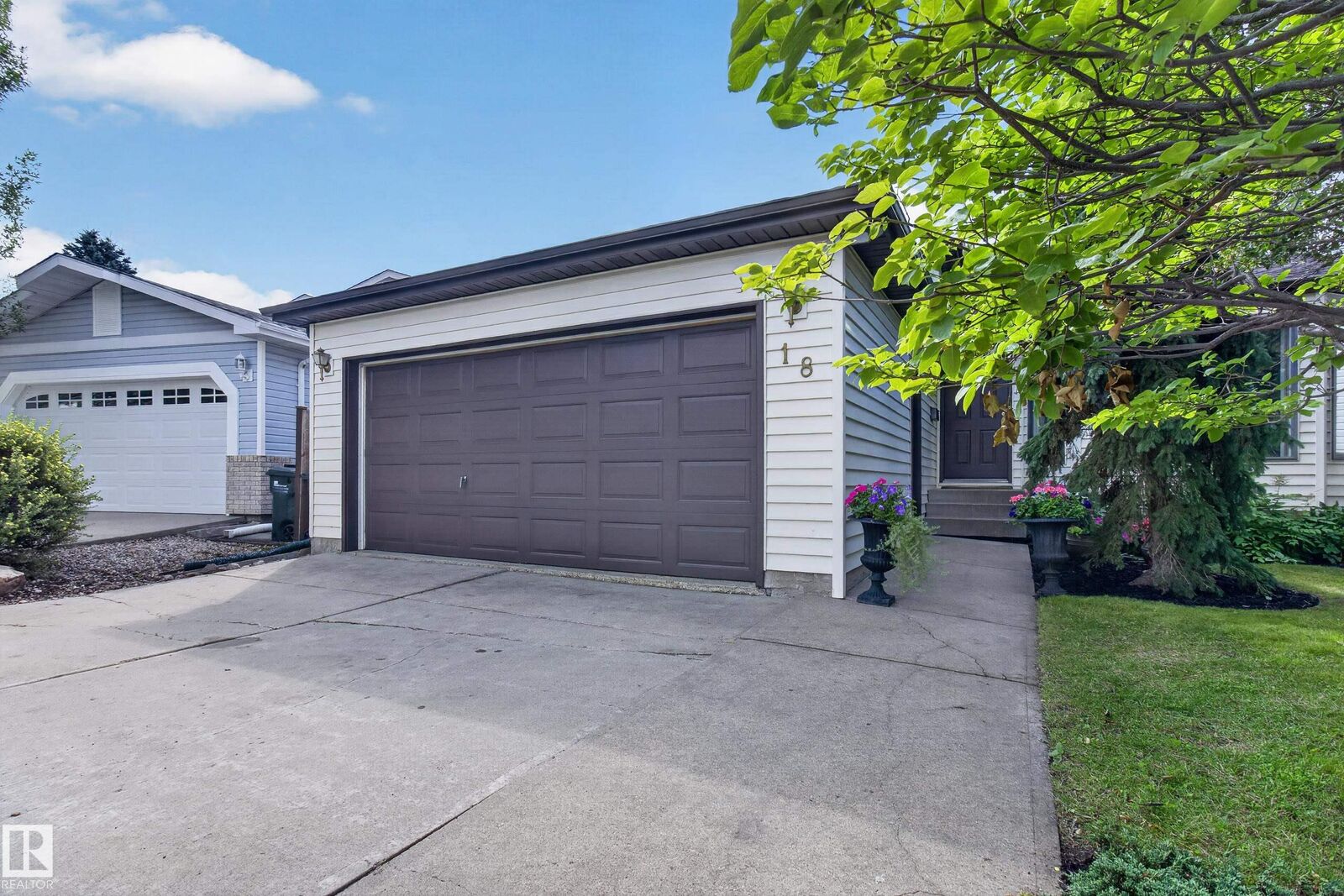 Property Photo: 18 Dalton Close AB T8H 1T5
