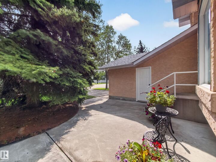 Property Photo:  1404 Falconer Road NW  AB T6R 2E1 