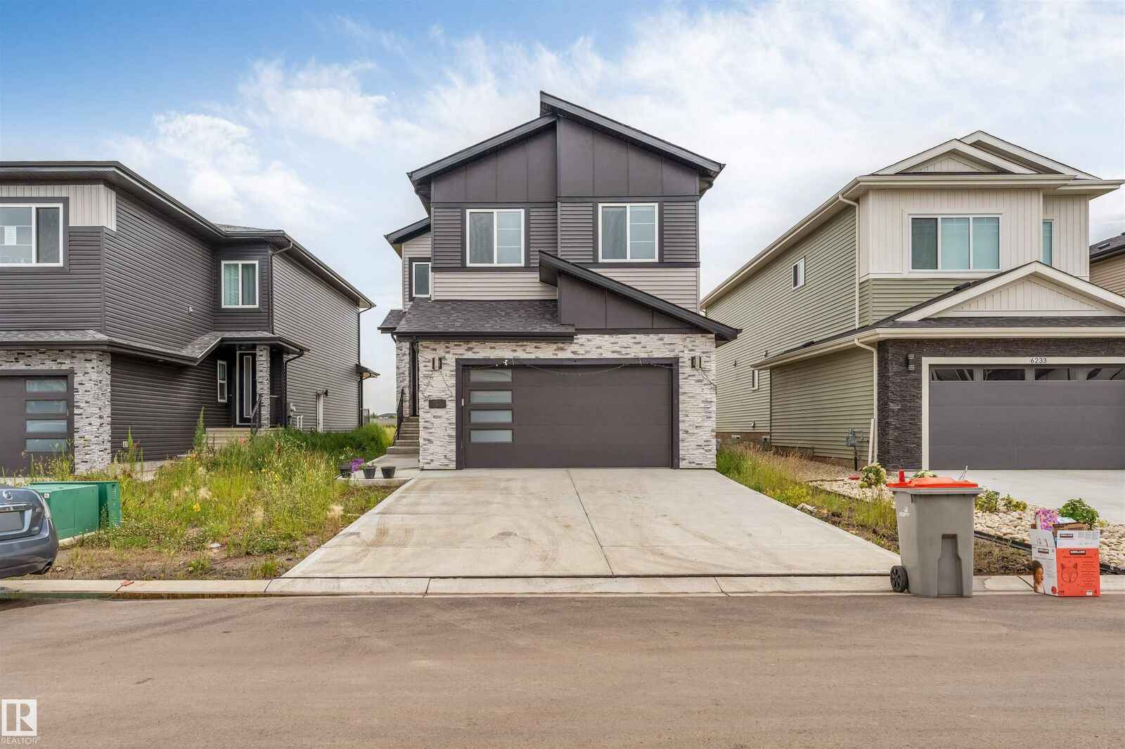 Property Photo:  6227 19 Street NE  AB T4X 3C8 