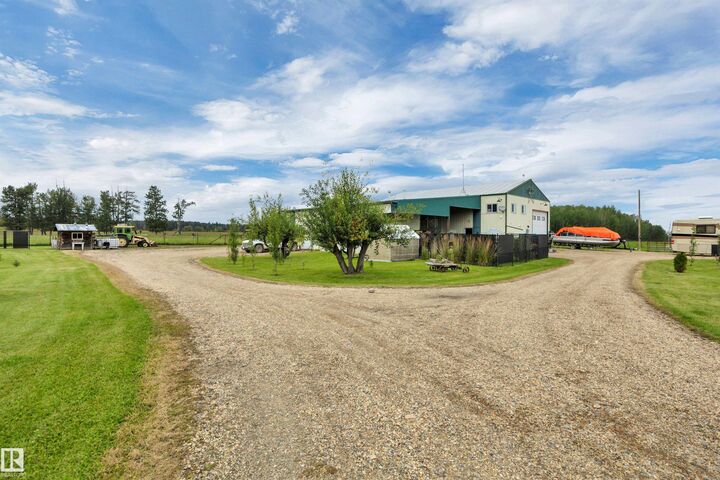 Property Photo: 62002 Twp Road 462 A AB T0C 0T0