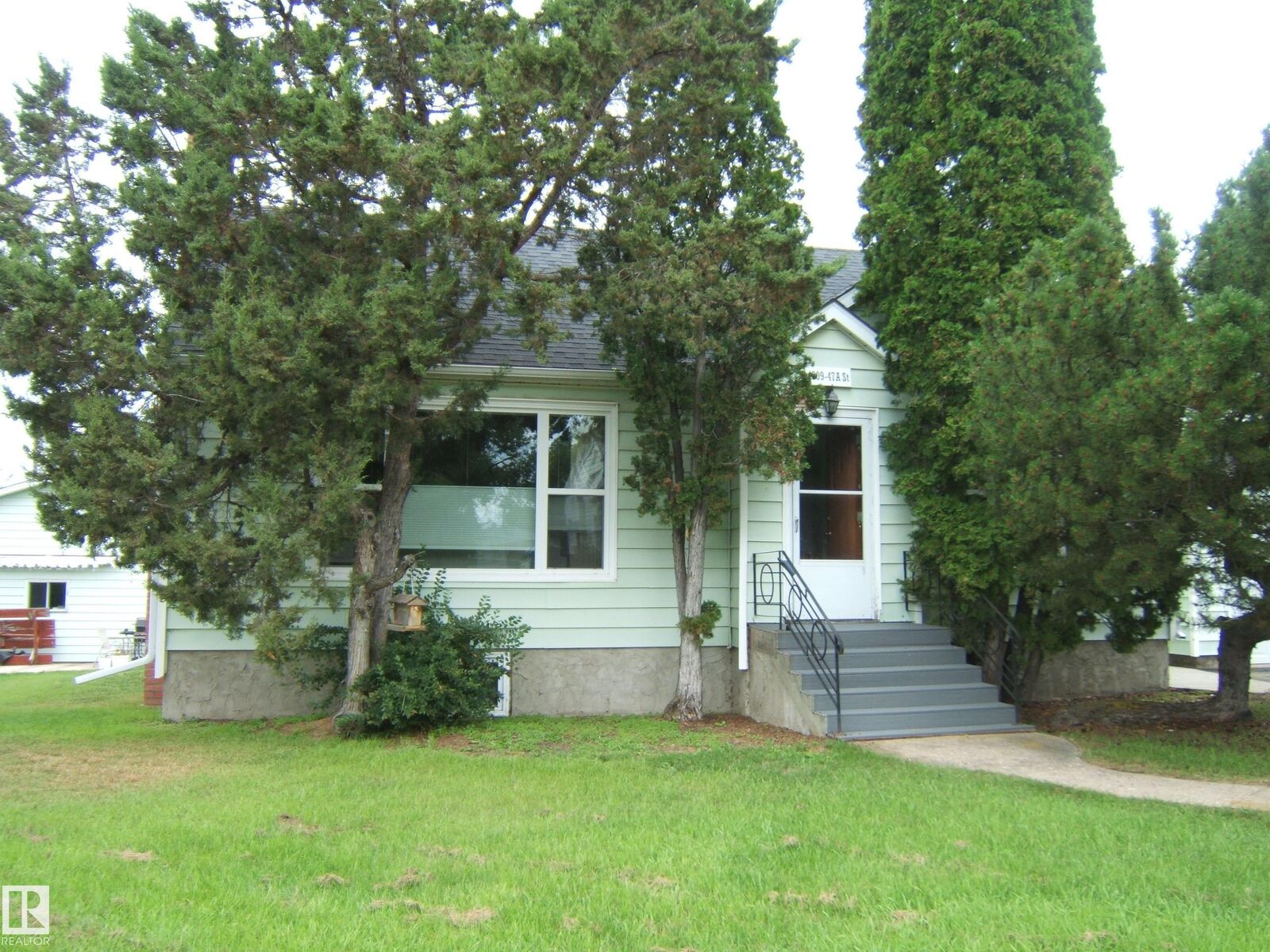 Property Photo: 4809 47A Street AB T0B 4K0