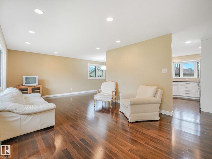 Property Photo:  15617 80 Avenue NW  AB T5R 3M4 