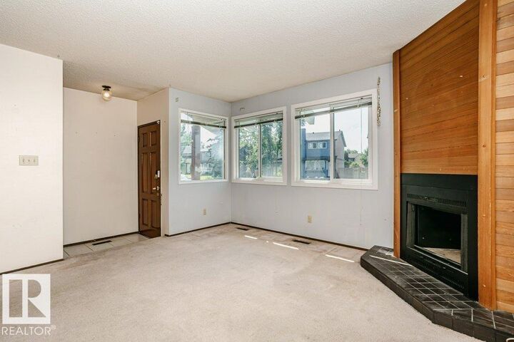 Property Photo:  3520 42 Avenue NW  AB T6L 5C8 
