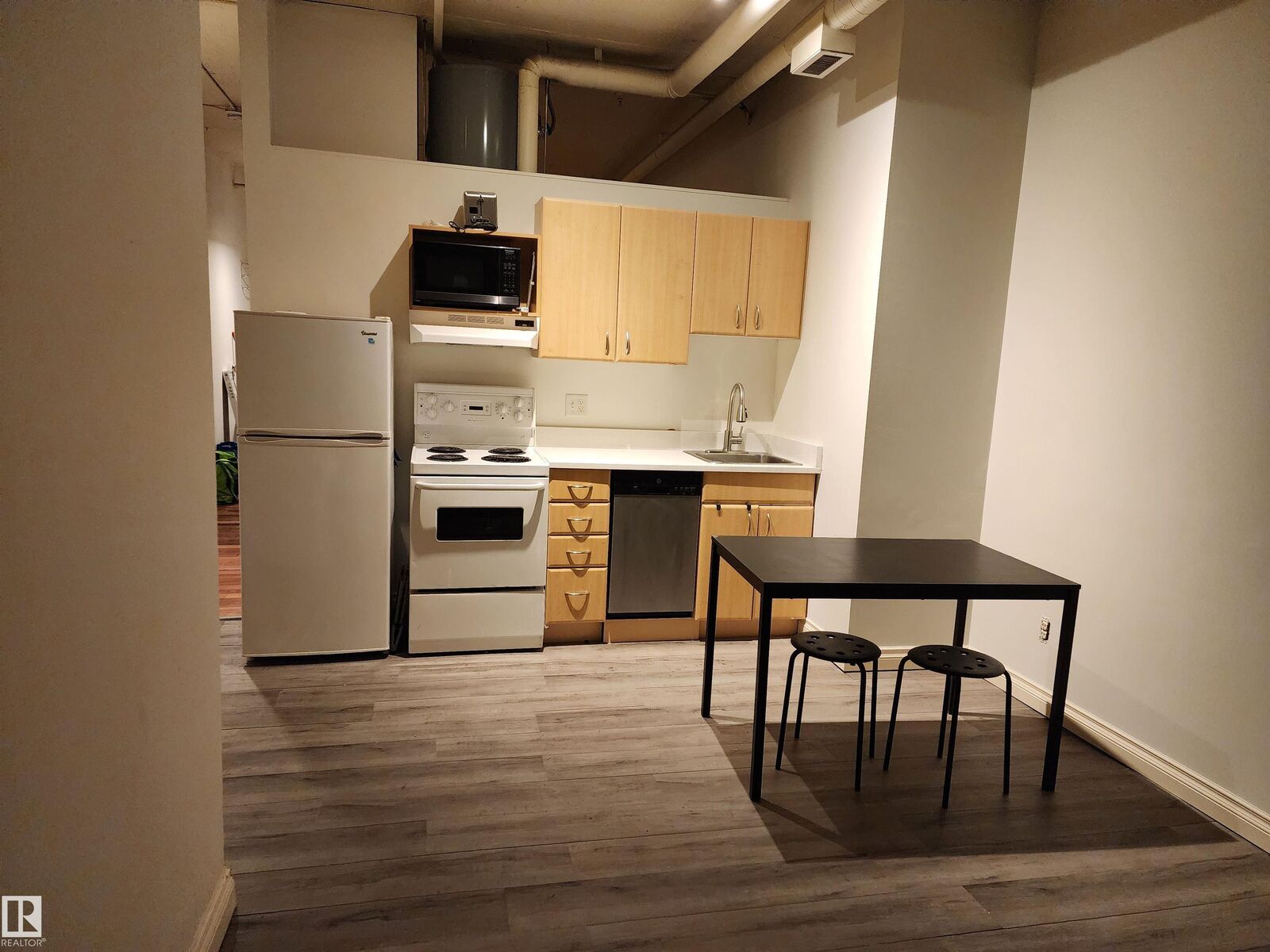 Property Photo:  10024 Jasper Avenue NW 1002  AB T5J 1R9 
