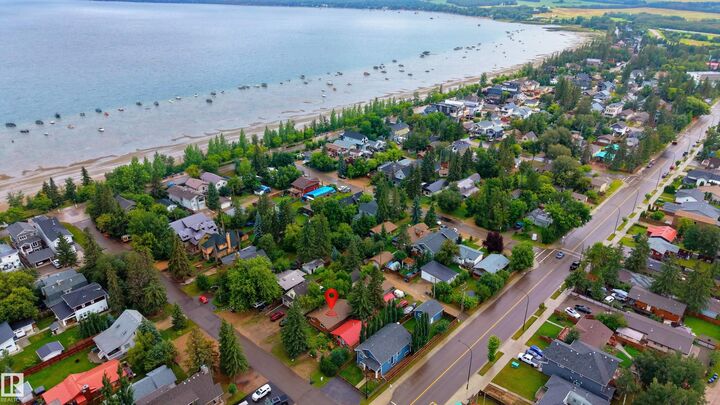 Property Photo:  5011 38 Street  AB T4S 1B6 