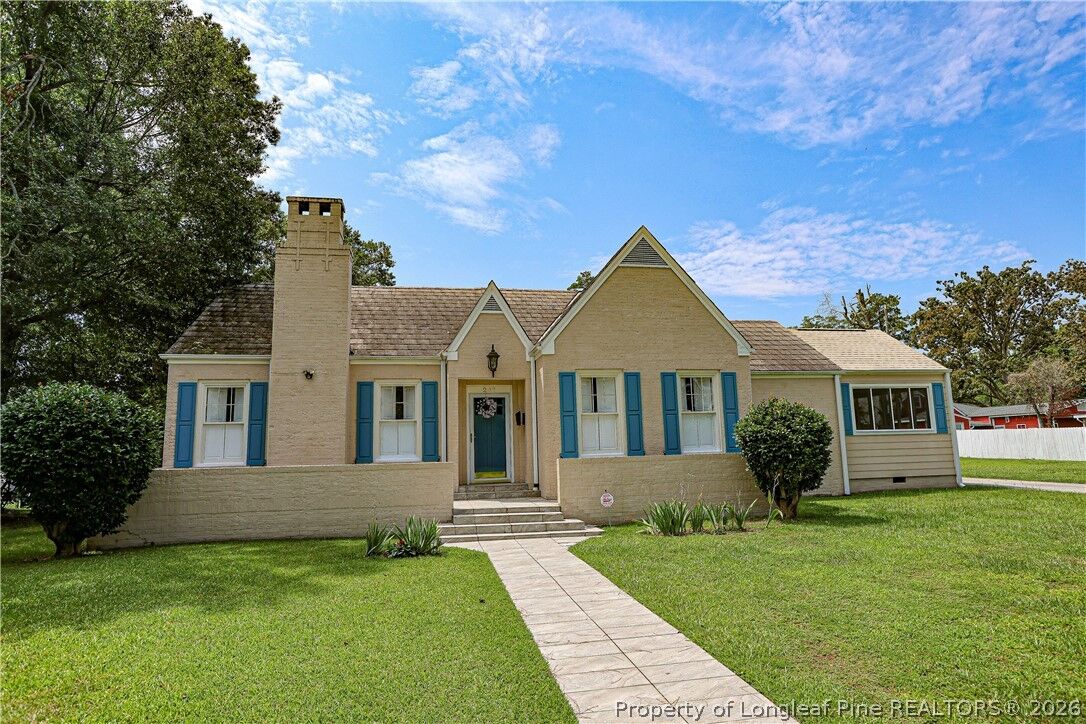 Property Photo:  207 W 18th Street  NC 28358 
