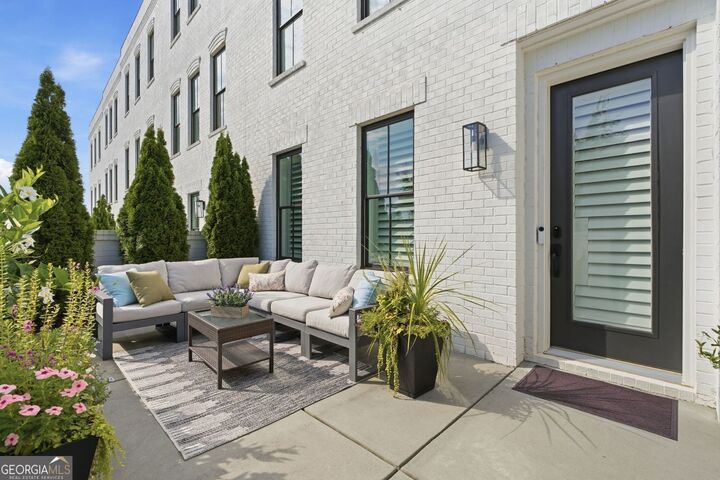 Property Photo: 6905 Viridian Alley GA 30005
