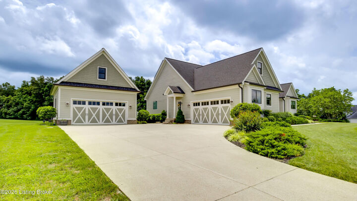 Property Photo: 290 Lansdowne Cresent KY 40245