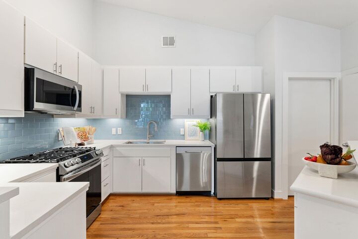 Property Photo:  5020 Darling Street  TX 77007 
