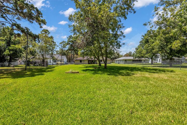 Property Photo: 1900 Wright Boulevard TX 77520