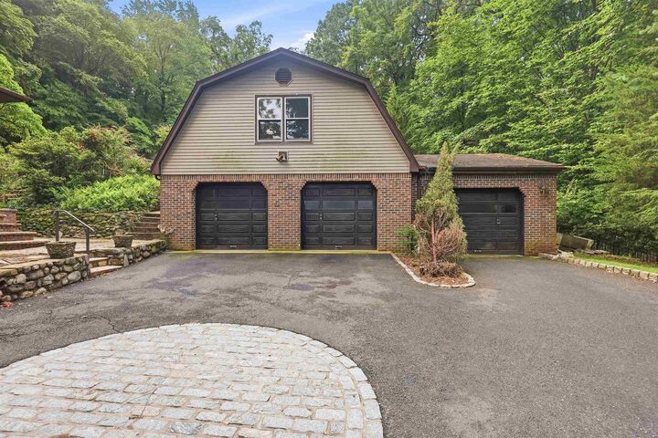 Property Photo:  41 Crest Rd  NJ 07642 
