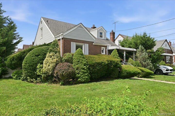 Property Photo: 191 Nassau Boulevard NY 11040