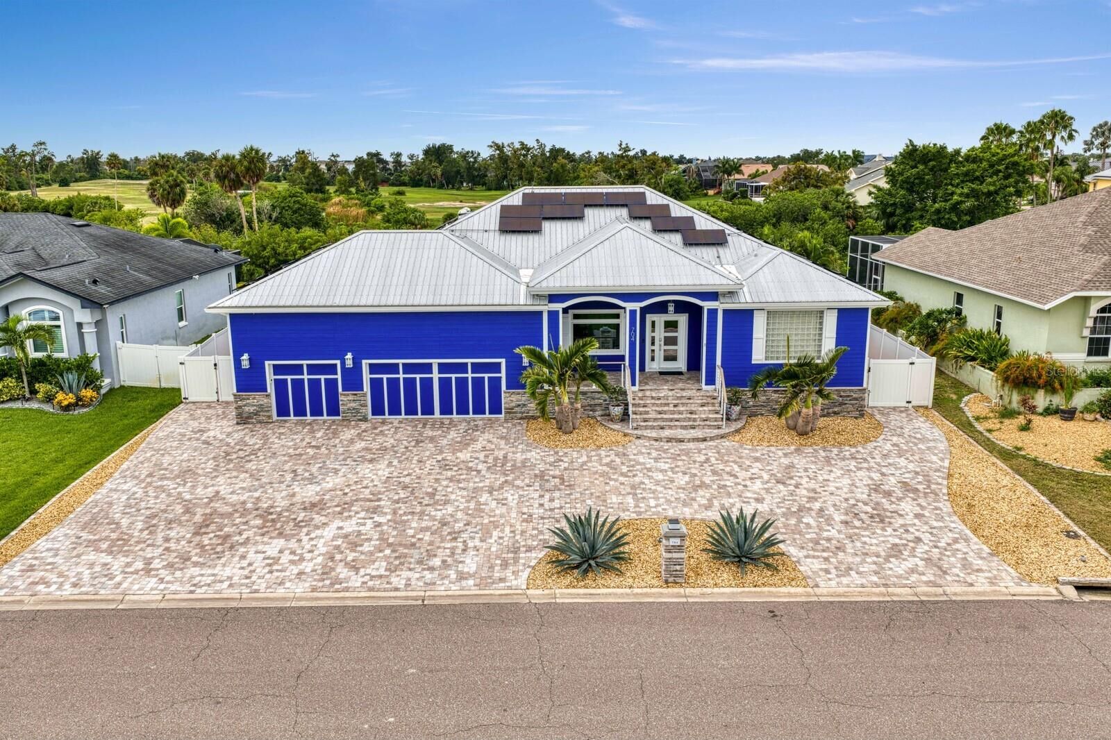 Property Photo:  704 Eagle Lane  FL 33572 